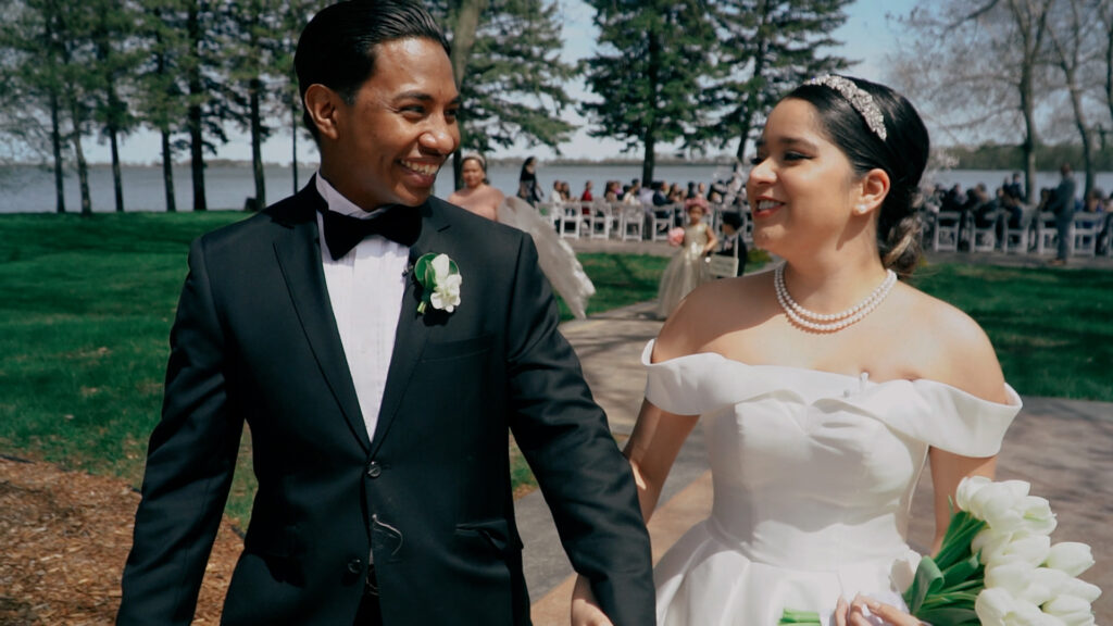 Luxury outdoor wedding ceremony in Round Lake, MN at Roundlake Vineyards.